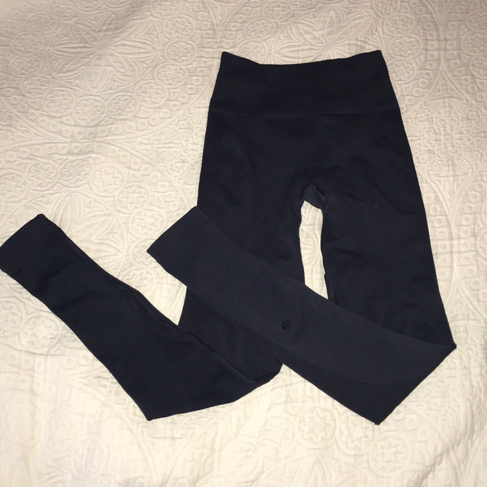 Size 6 navy lululemon zone in tight